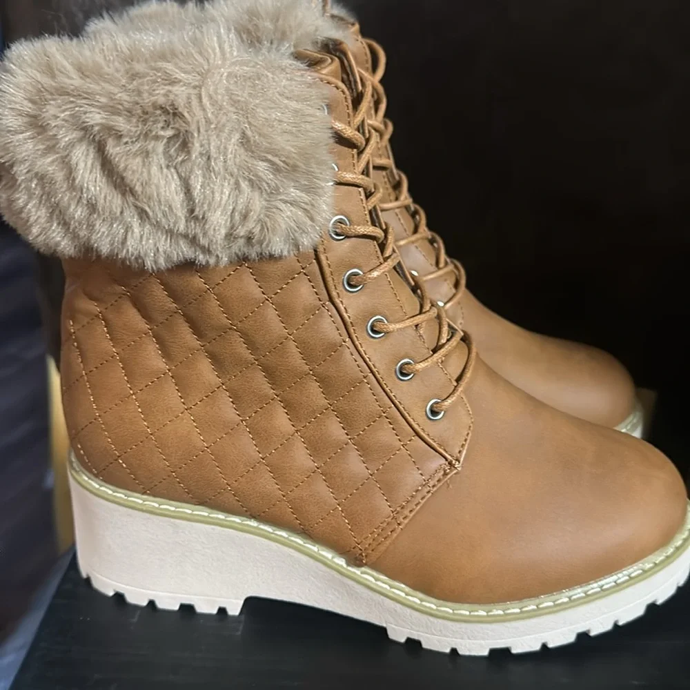 NICOLE MILLER LATTE-YO BOOTS: TAN NUBUCK: NEW IN BOX: SIZE 5